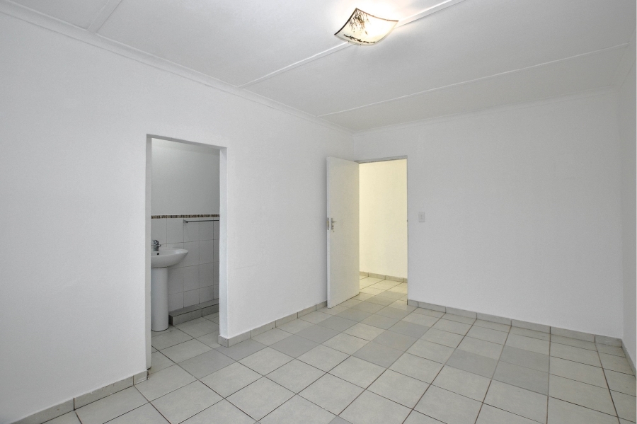 8 Bedroom Property for Sale in Parklands Western Cape